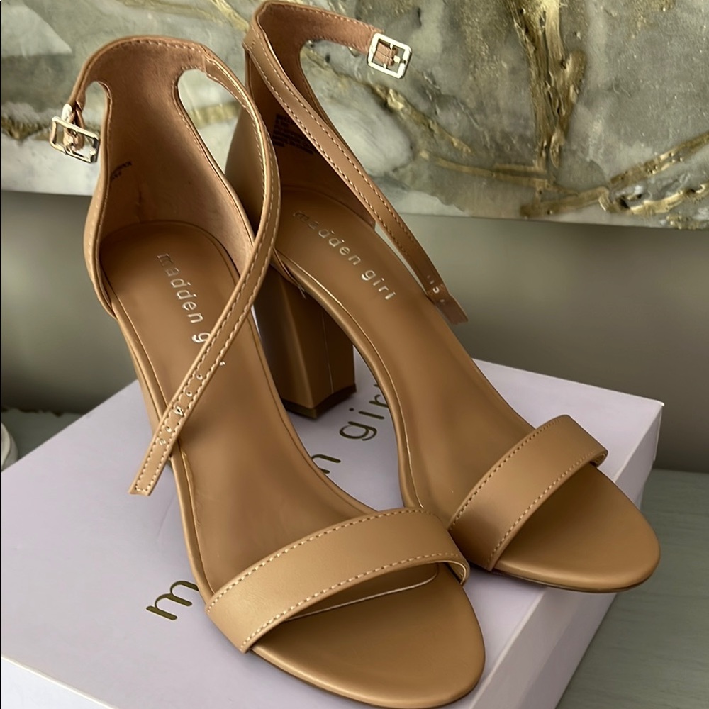 Madden Girl Tan Block Heel Sandals NWOT
Never worn